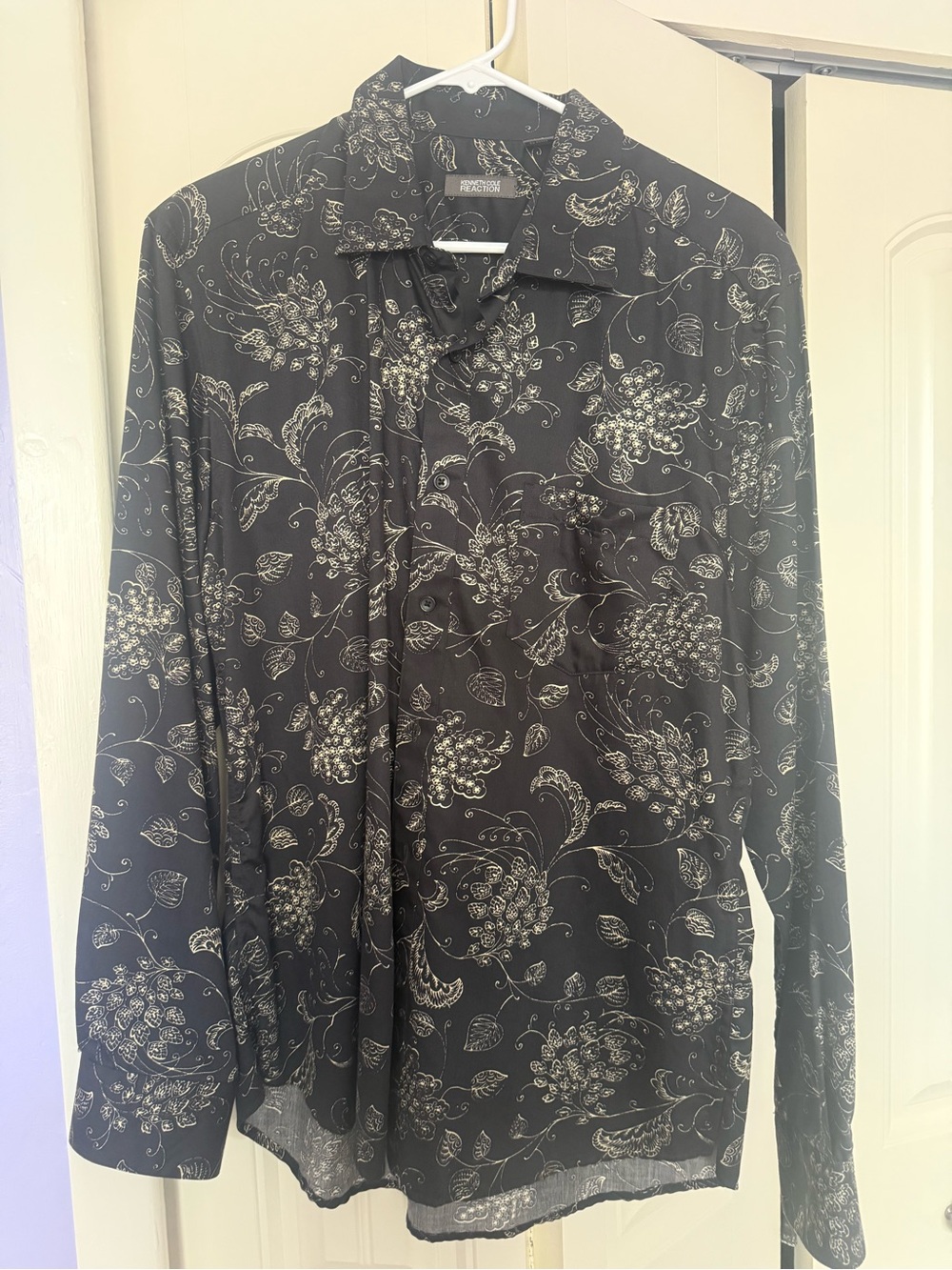 Kenneth Cole Reaction EUC Black Button-Down Shirt with Gold Floral Print